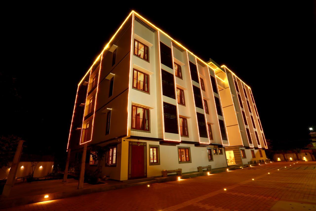 Kyriad Prestige Mayapuri Amira by OTHPL Kumbakonam Bagian luar foto