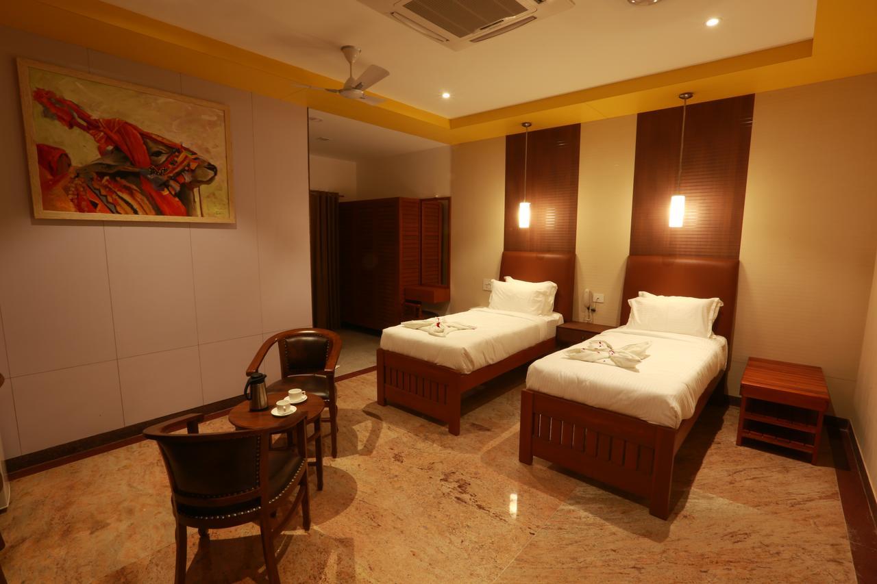 Kyriad Prestige Mayapuri Amira by OTHPL Kumbakonam Bagian luar foto