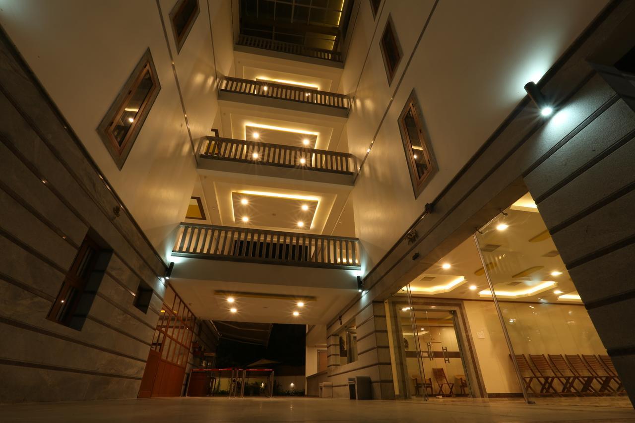 Kyriad Prestige Mayapuri Amira by OTHPL Kumbakonam Bagian luar foto