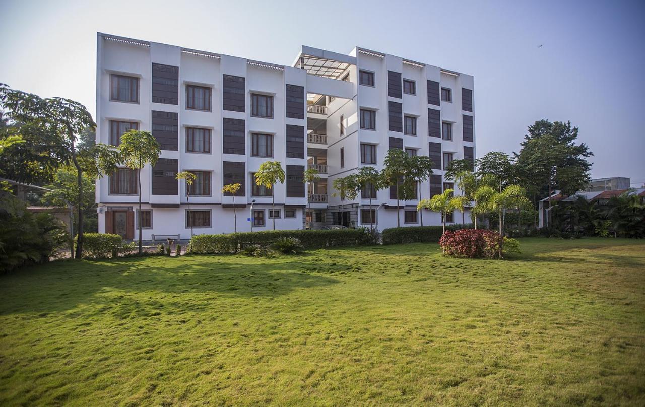 Kyriad Prestige Mayapuri Amira by OTHPL Kumbakonam Bagian luar foto